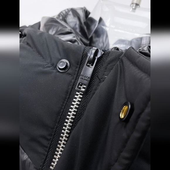 PRADA MILANO ENAMEL TRIANGLE LOGO LINEA ROSSA NYLON HOODED PUFFER JACKET XL - Picture 2 of 16